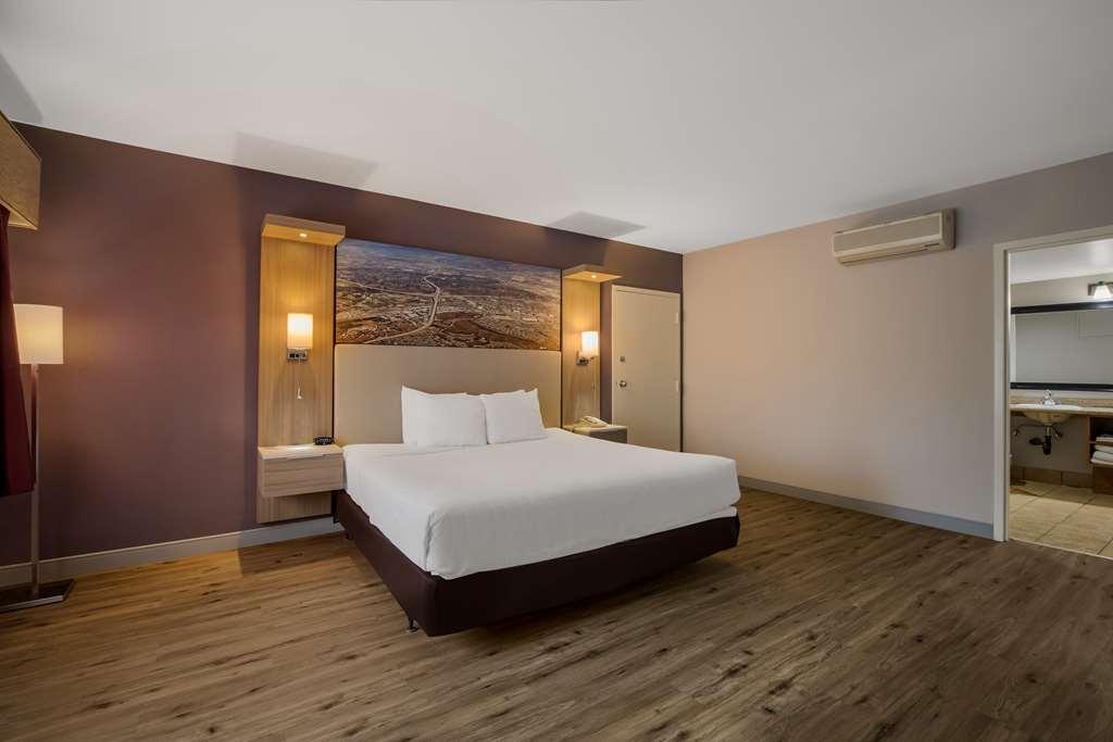 Best Western Diamond Bar Hotel & Suites Room photo